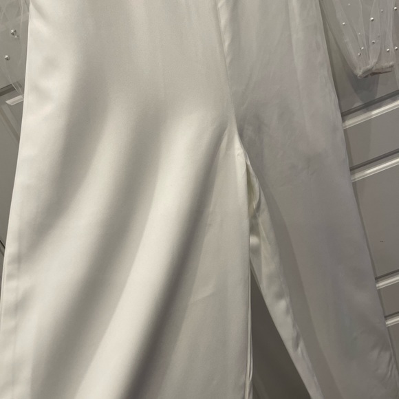 Woman’s White Jumpsuit w/ Tulle Sleeves with Pearls.Wide Leg. Size:Medium NWOT - Picture 10 of 16